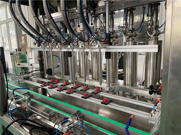 Детали автоматической поршневой разливочной машины